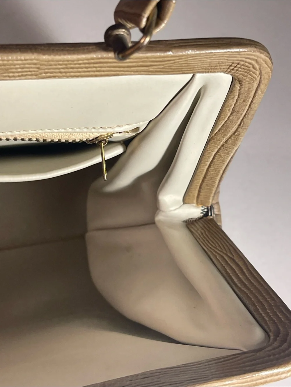 Vintage 1950s 1960s Taupe Lizard Embossed Handbag Purse Top Handle Talon Zipper